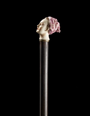 Bastone con canna in ebano e impugnatura in porcellana a testa femminile...