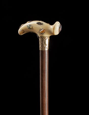 Bastone con presa Shibayama in avorio sagomato. Giappone, inizio sec. XIX....