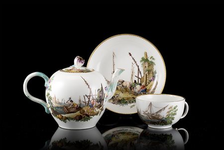 Lotto composto da tazzina da caffË con piattino con profili a perle in oro e...