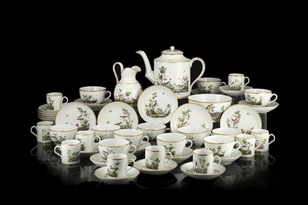 Lotto composto da dodici tazze con piattini, una ciotola (d. cm 15), una...