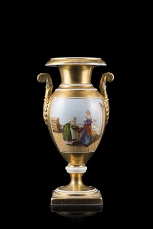 Vaso ad anfora neoclassica in porcellana con corpo dorato. Due miniature...