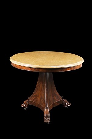 Tavolo da centro di forma tonda in noce con gamba sfaccettata...