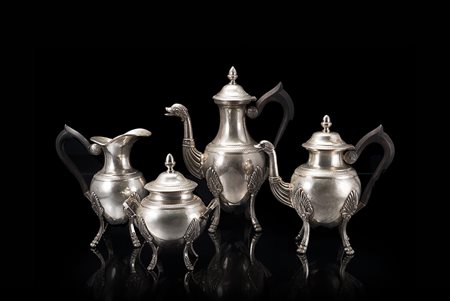 Servizio in argento composto da una caffettiera, una teiera, una zuccheriera...