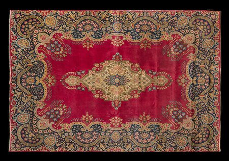 Tappeto Kirman, Persia secolo XX. Disegno floreale con medaglione in...