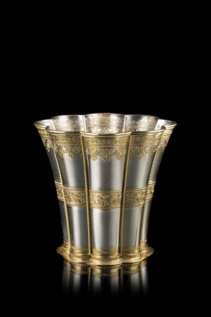 Coppa in argento modello 'Margherita' di forma troncoconica polilobata e...