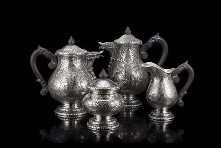 Servizio da tË e caffË in argento composto da caffettiera, teiera,...