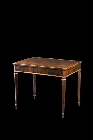 Tavolo scrittoio da centro con piano di forma sagomata lastronato in...