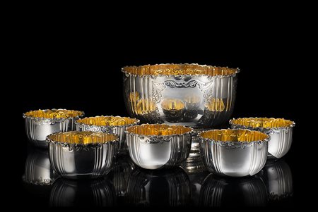 Servizio da macedonia in argento composto da una grande bowl e sei coppette...