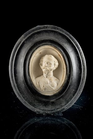 Arte del sec. XIX "Ritratto di Vittorio Emanuele II" ovale in biscuit (cm...