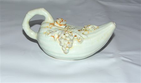 Piccola teiera con coperchio in terrocotta con raffigurazione di grappolo...