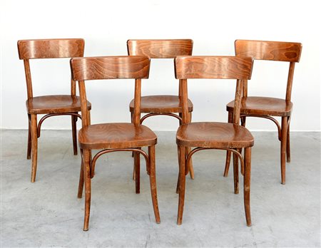 Lotto composto da cinque sedie Thonet in legno con schienale avvolgente. Sec...