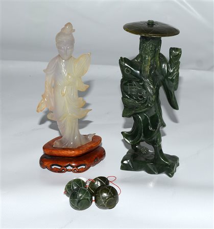 Due figure, un ain agata in corniola e una in giada color spinacio, una con...