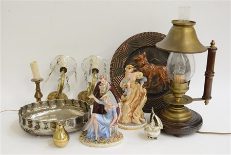 Lotto composto da numerosi oggetti in metallo e ceramica (difetti)