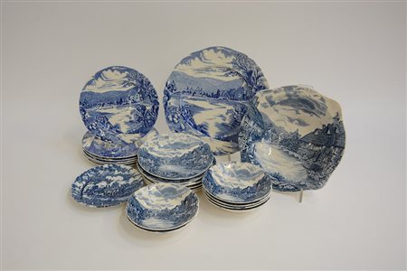 Manifattura inglese, lotto di piattini e ciotole in ceramica monocroma blu...