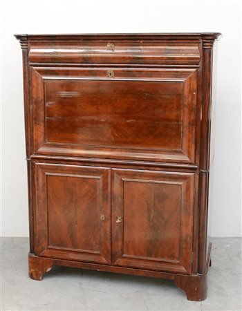 SecrÈtaire lastronato in mogano e piuma di mogano con cassetto sotto piano,...