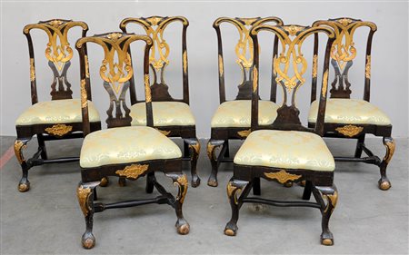 Gruppo di sei antiche sedie in legno intagliato laccato e parzialmente...