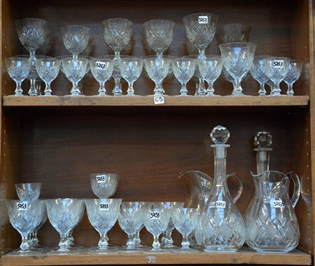 Servizio di bicchieri in cristallo sfaccettato, anni '60 circa, composto da...