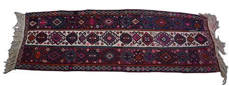 Kilim Anatolia secolo XX. Disegno geometrico con medaglioni policromi su...