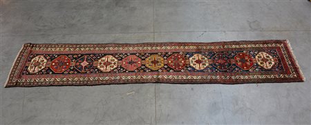 Tappeto Karadjia, Persia inizio secolo XX. Disegno a medaglioni ottagonali su...