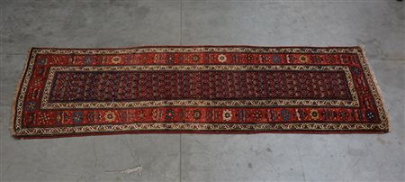 Tappeto GandjiË, Caucaso fine secolo XIX. Disegno a file di Boteh stilizzati...