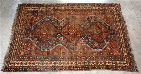 Tappeto Shiraz, Persia fine secolo XIX. Disegno a tre medaglioni rossi su...