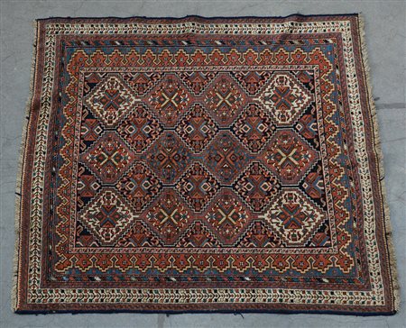 Tappeto Kamseh, Persia meridionale, fine secolo XIX. Disegno a rombi...