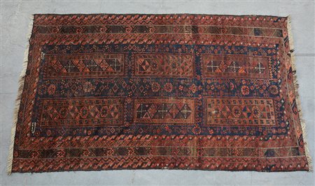 Tappeto Beluchistan, Persia inzio secolo XX. Disegno con sei riserve...
