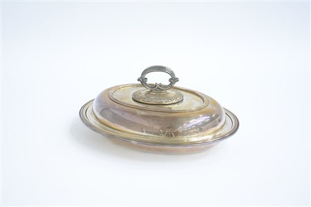 Legumiera di forma ovale in metallo argentato. Inghilterra, fine sec....