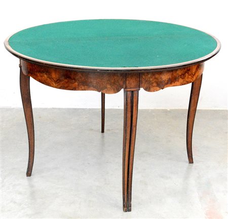 Tavolo a mezzaluna in noce e radica con fascia sagomata e gambe scanalate (cm...