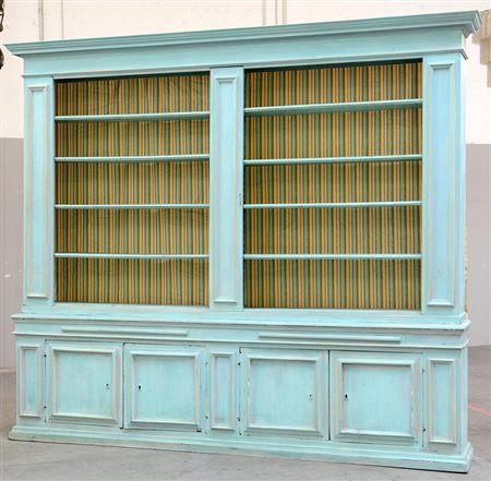 Antica libreria in noce a due corpi in legno laccato azzurro, parte superiore...