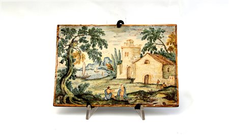 Placca in maiolica policroma con ornato a tutto campo 'a paese' con marina...