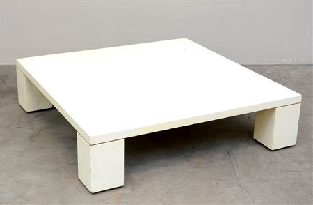 Tavolino da salotto quadrato in legno bianco. Italia, anni 90 (cm 110x28x110)...