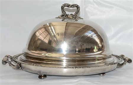 Grande vassoio biansato con coperchio in metallo con presa del coperchio...