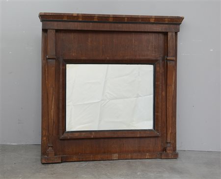 Caminiera lastronata in noce con montanti a mezza colonna. Sec. XIX (cm...