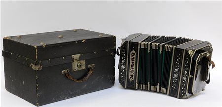 Concertina di Ernst Bimstock, Crimmitschay 1890 c. Cassa con decorazioni in...