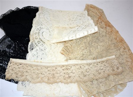 Scatola contenete diversi pizzi di varie fogge e dimendioni diverse (difetti)