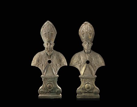 Arte del sec. XVIII. Coppia di reliquiari a mezzo busto di vescovi in rame...