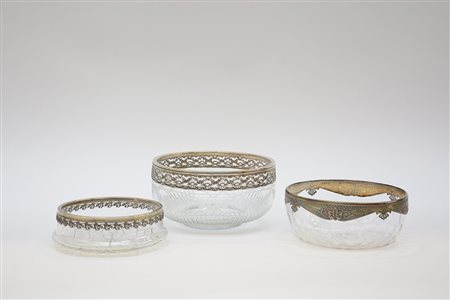 Lotto composto da una ciotola e due insalatiere in cristallo sfaccettato e...