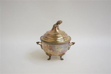 Portadolci in metallo argentato con presa a forma di pigna (h. cm 23 ca.)...