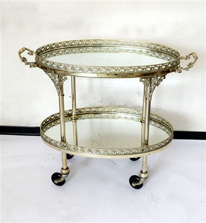 Carrello portavivande di forma ovale a due ripiani con fondo a specchio,...