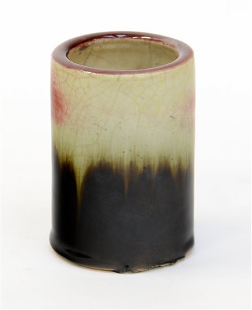 Portapennelli cilindrico in porcellana a invetriatura flambË Cina, sec. XX...