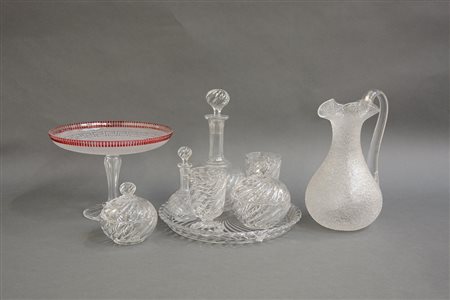 Lotto composto da nove oggetti diversi in vetro e cristallo