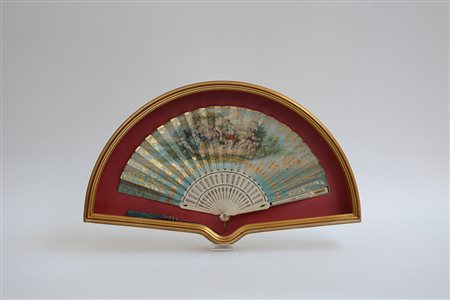 Ventaglio con stecche in avorio traforato a motivi stilizzati, pagina in...