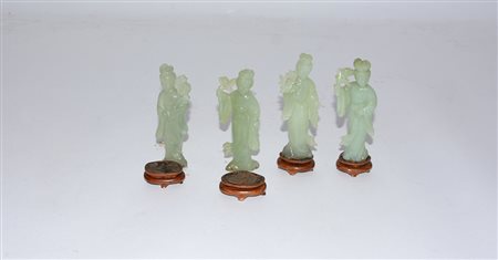 Lotto di quattro sculture in pietra dura raffiguranti fanciulle dalle lunghe...