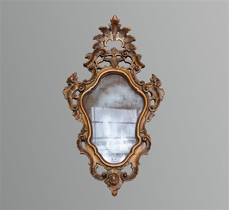 Specchiera di forma mossa in legno intagliato e laccato color rame (cm...