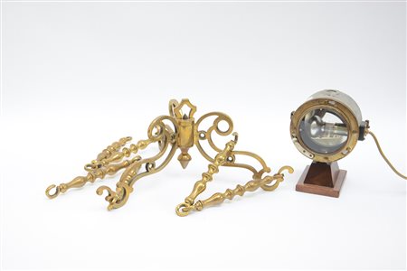 Lotto composto da una lampada inglese per segnalazioni e un elemento...