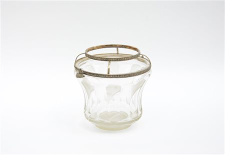 Lotto composto da un vaso in cristallo sfaccettato con doppia ghiera in...