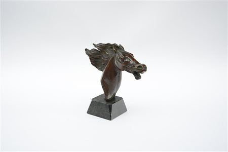 M. Minotto Scultura in bronzo raffigurante testa di cavallo, firmata in basso...