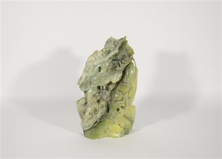 Manifattura orientale, scultura in giadeite raffigurante montagna con aironi...