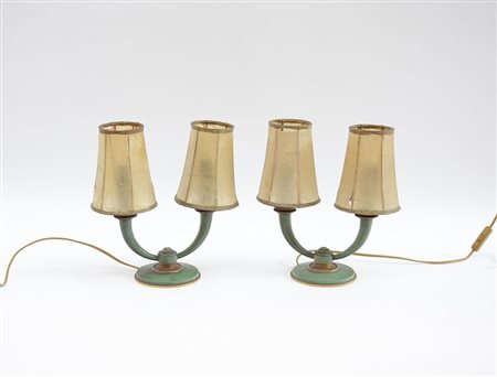 Coppia di abat-jour a due luci in bronzo con patinatura verde a contrasto e...